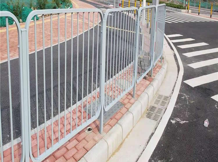 新华港式道路护栏